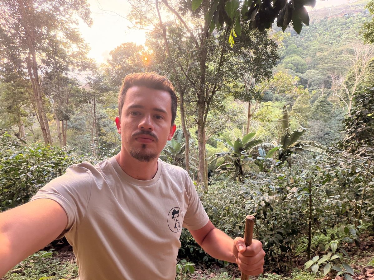 David Ramírez en un cafetal de Colombia